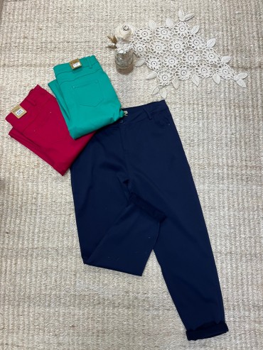 Pantalon droit du 42 au 52 à 27€