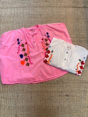 Blouse oversize brodée rose ou blanche TU 39€