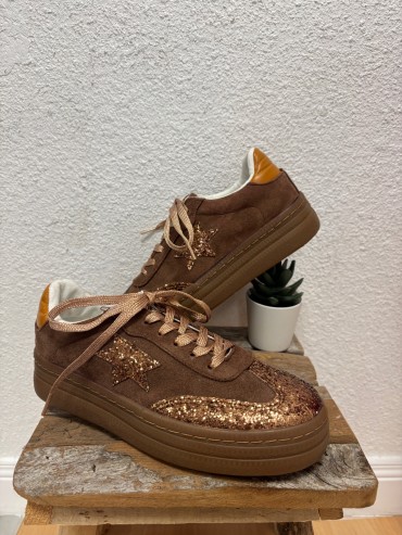 Baskets marron à 36€